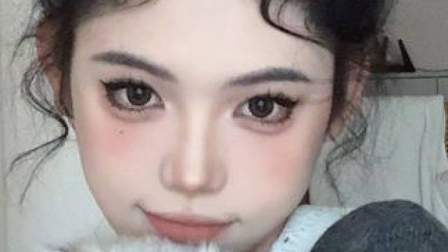 无敌详细的猫猫妆教程！发型教程明天！！
#眼妆 #新手化妆教程 #猫系妆容 #猫系眼妆 #妆容教程