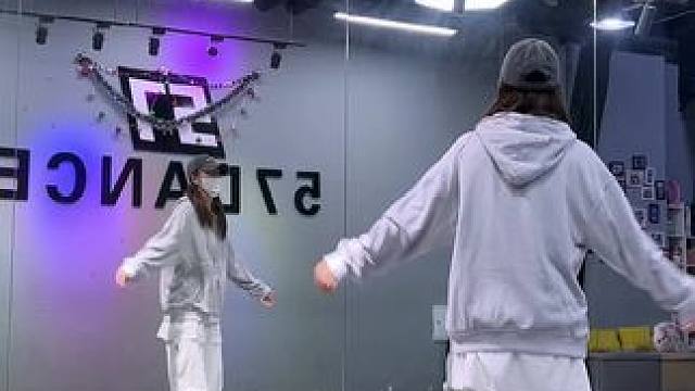 “且停且忘且随风。且行且看且从容”#你的微笑 #hiphop #慢动作 #叫我小龙编舞 #角美舞蹈