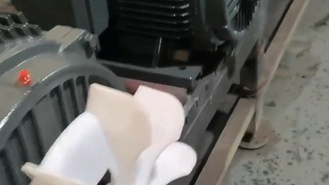 无论生活怎样，希望你保持自律保持热爱。