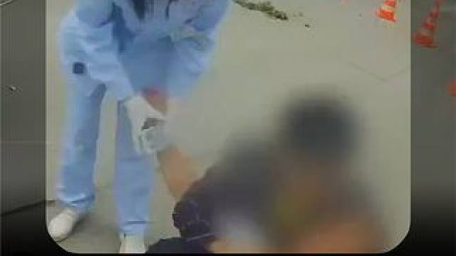 大型泥土车碾压15岁少女头部扬长而去，母亲悲痛欲绝要说法！ #纪录片解说  #真实事件  #车祸现场