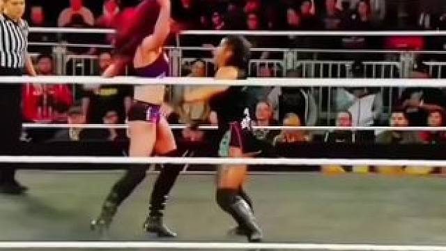 #歌曲说爱我却负我#wwe #自由搏击 #冠军 #格斗