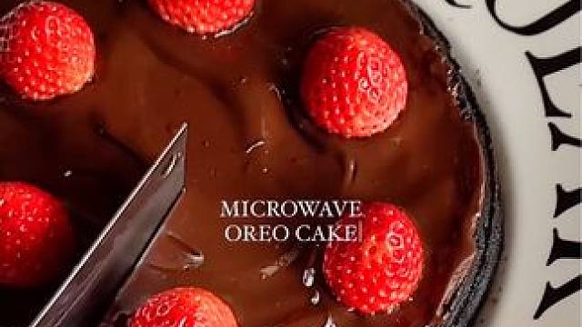 不减肥系列｜草莓奥利奥巧克力蛋糕｜微波炉美食#甜品治愈一切 #巧克力蛋糕 #学会快去试试吧 #下午茶