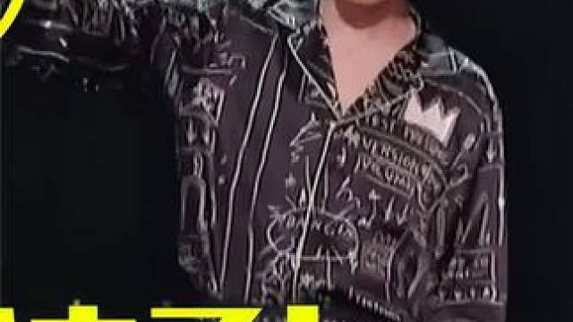 最怕张杰飚高音，何炅“抢走”话筒都压不住，把麦“扔了”都有声 #何炅 #周深 #张杰 #拉麦 #高音
