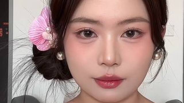 方圆脸都来化这个蝴蝶兰妆温柔又纯欲 妆教来啦#方圆脸妆容 #妆教 #妆前妆后 #淡妆 #变妆