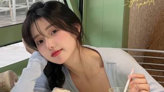 你就收藏学习吧！下次拍不好那一定是你闺蜜的问题hhh～#拍照 #来拍照了 #咖啡店拍照 #拍照姿势 