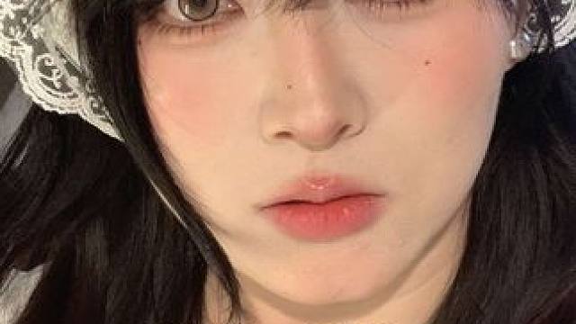 妆教来也！！春日出游血色红苹果#原相机拍摄 #妆教 #新手化妆教程 #眼妆搭配