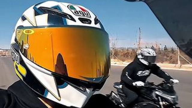 菜就多练 玩不起就别玩 。 
#机车 #带着影石骑摩托 #感受骑行的独特魅力 #日落 #凯越450r