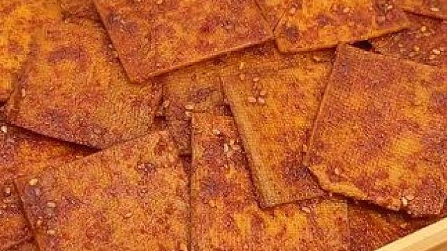 湖南的大千张真的太好吃了，豆香四溢软糯有嚼劲！#好吃到停不下来 #零食推荐 #追剧小零食