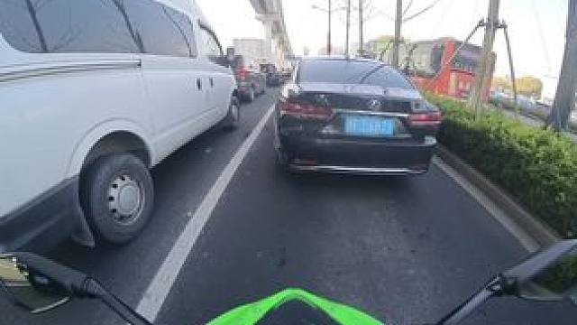 红绿灯如何跟车不伤离合，来看看老司机是怎么做的…#摩托车 #川崎 #带着影石骑摩托