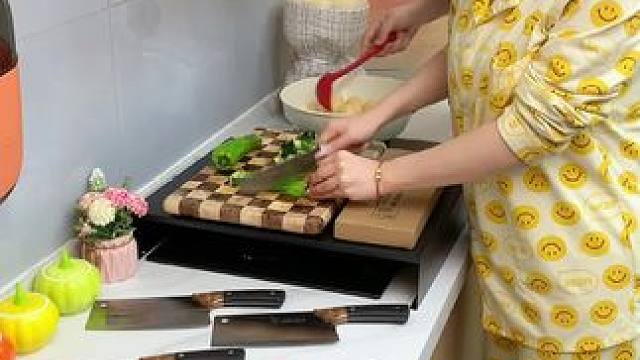 #菜刀  #手工锻打菜刀  #斩切两用刀  #家用厨房菜刀