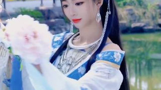 #花朝节之十二花神 #春天穿汉服去赏花呀 #唯美古风带你一起穿越 #春天与汉服有多适配 #穿上汉服就