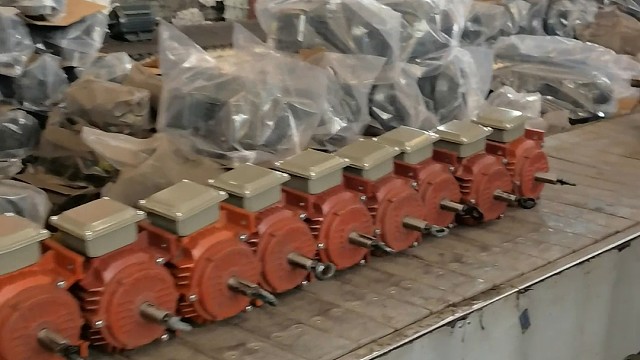 那些看似波澜不惊的日复一日，会让你看到坚持的意义。