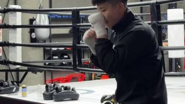 下课啦！又是努力的一天！在临沂学拳找我！