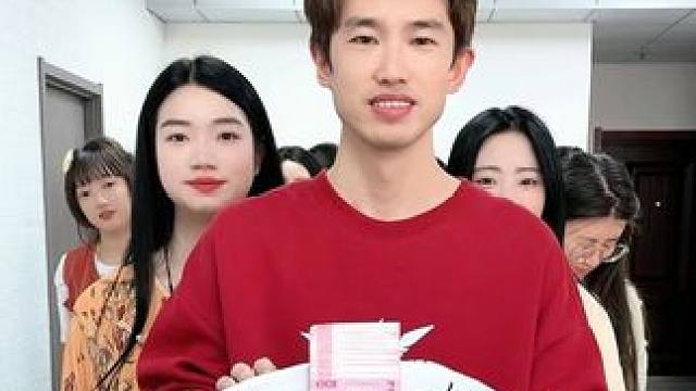 转盘大挑战，哈哈这样的公司你敢来吗#办公室游戏 #公司日常 #搞笑