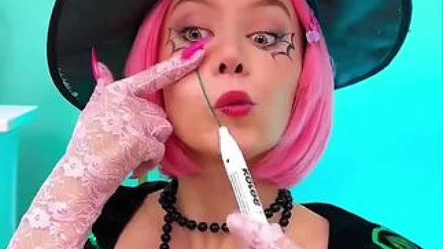 用记号笔在脸上涂画，全都是满满的套路啊！#万万没想到 #意想不到的结局 #这操作都看傻了 #沙雕日常