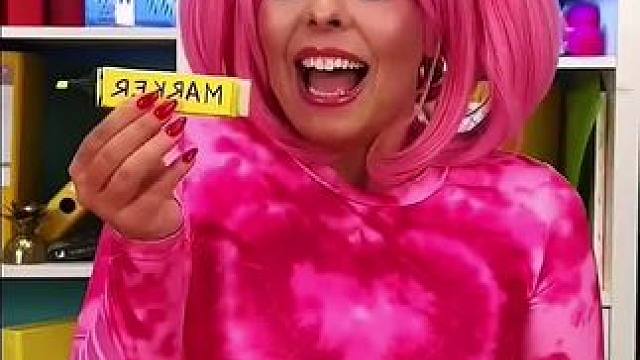 把口香糖藏在记号笔里面，这操作太让人意外了！#看一遍笑一遍 #万万没想到 #老外真会玩 #这操作都看