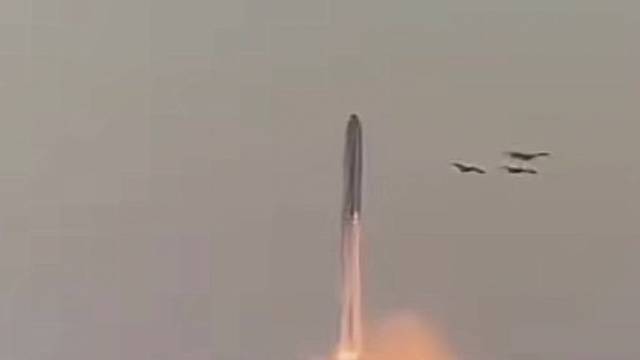 马斯克第三次飞行居然成功了。