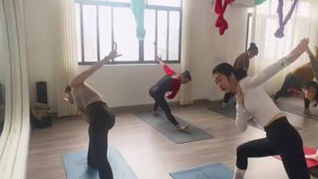 #健身女孩多巴胺运动日常 #瑜伽课堂随拍 #好身材就要不断的雕刻