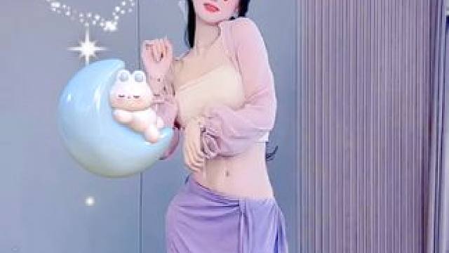 姐是你坚强的后盾
#大长腿 #小蛮腰扭起来 #浅跳一下 #显瘦穿搭 ##辣身材