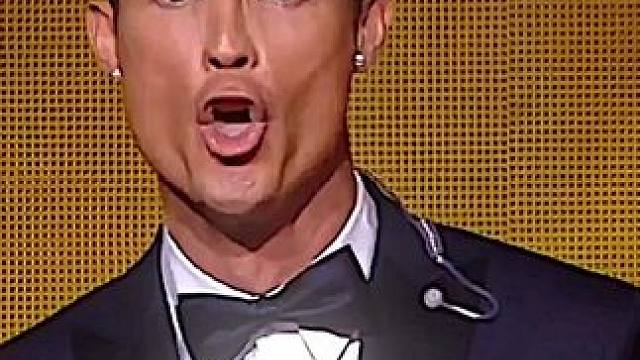 这是多少足球男孩梦寐以求的时刻.