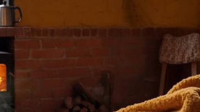 大雨的天气，在温暖的小屋里放松和休息吧！ #白噪音 #助眠声音 #助眠视频 #雨声助眠