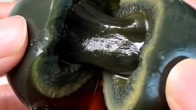 家人们！这款无铅工艺鸭皮蛋来活动了！我已经买过好几次了，她家的松花蛋，好吃不涩嘴，溏心浓香，回味悠长