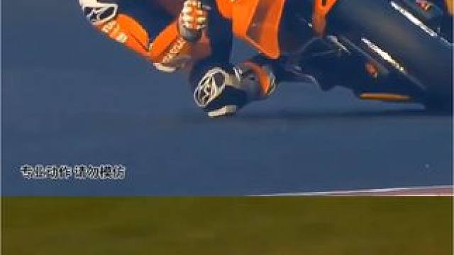 93号马奎斯赛道让你肾上腺素飙升极限救车名场面…#专业动作请勿模仿 #93号马奎斯 #滑胎过弯 #摩