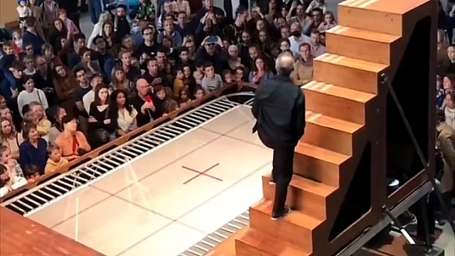 法国舞者尤安尼·布尔热瓦直击灵魂的现场表演，你从中看到了什么？