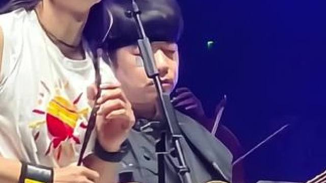 “漫山遍野你的脸庞 唯有遗忘是最漫长”#赵雷#程艾影#完整版#赵雷南京演唱会#配乐有奖