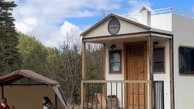 真不愧是超土豪家庭，开着辆奢华级房车，在树林里享受极致春游！ #房车旅行 #户外露营 #房车自驾游 