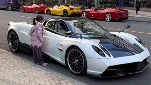 帕加尼huayra~