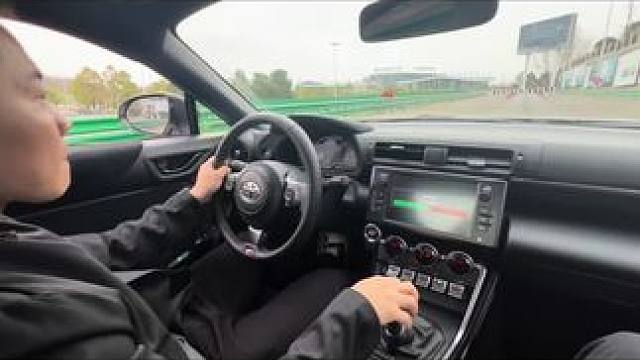 原厂车飘移还得是86呀#丰田86 #漂移 #赛道 #dou是好车 #第一视角