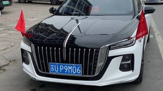 兄弟们今天贴了个黑白双拼 太帅啦#红旗h5 #红旗黑白双拼 #贴车衣 #男人的玩具 #游戏主播