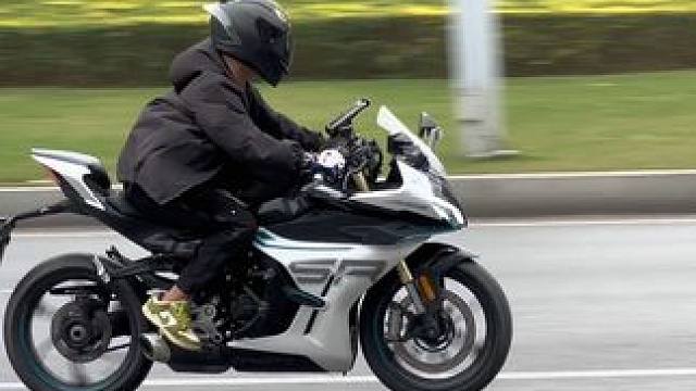 来看看重庆摩友日常通勤都骑什么车#机车 #摩托车 #女骑 #机车摄影 #爱机车爱生活