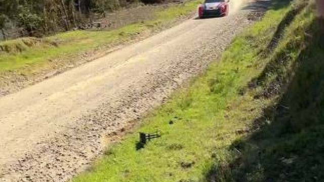 在没有任何防护的天然赛道上油门到底、贴地飞行，这已经超出了驾驶技术的范畴，更多的是驾驶的艺术#wrc