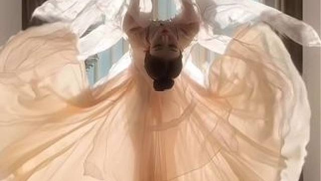 昨天你们不喜欢 今天就再来一遍#古典舞 #古风变装 #氛围感 #国风合伙人 #春天当然要用镜头记录