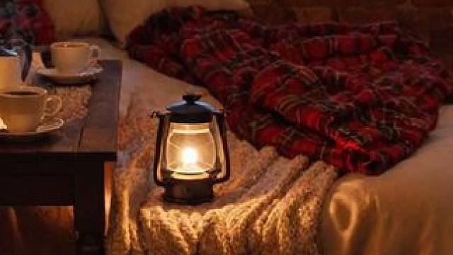 晚餐后，在温暖小屋，可以伴着炉火和风雪声，放松入睡 #白噪音 #助眠声音 #睡眠音乐 #催眠疗愈 #