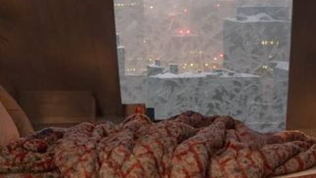 今天就住在顶楼的小屋里，在呼呼的风雪中入睡吧 #白噪音 #助眠声音 #助眠视频