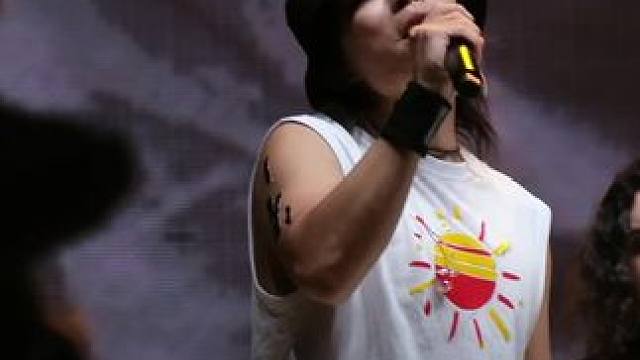 “永远都像初次见你那样 使我心荡漾”#赵雷#程艾影#现场版live#赵雷演唱会#终于听到程艾影现场版