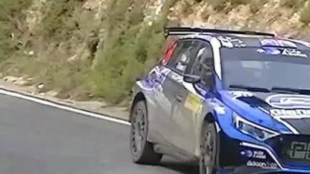 到底是怎样的一个弯道，既能让WRC2组车手接连失误——西班牙站#wrc拉力赛