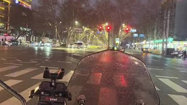 #西安机车街拍 #第一视角 #机车摄影 #适合女生骑的摩托车 #戴好头盔