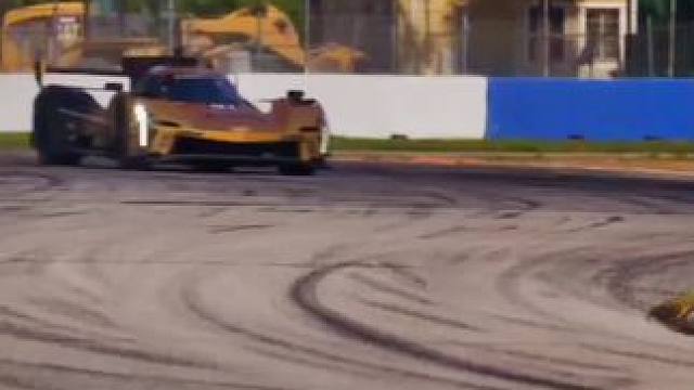 #汽车文化 #赛车 #赛百灵 #12小时耐力赛 #凯迪拉克 还有比这款凯迪拉克更耀眼的赛车了吗？