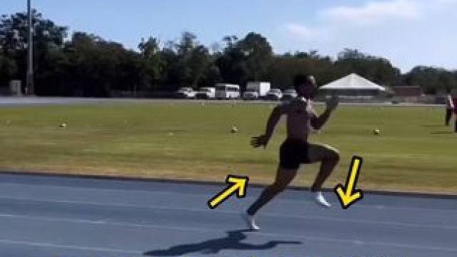 #田径 #途中跑 途中跑怎么样才能快，就是动作越跑越放松，速度越放松就会越快
