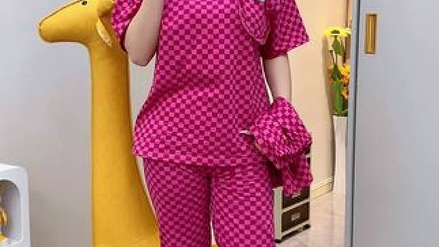 今年很流行的火龙果色家居服，还是三件套，承包了一整年的睡衣!#穿搭  #谁穿谁好看 #睡衣家居服  