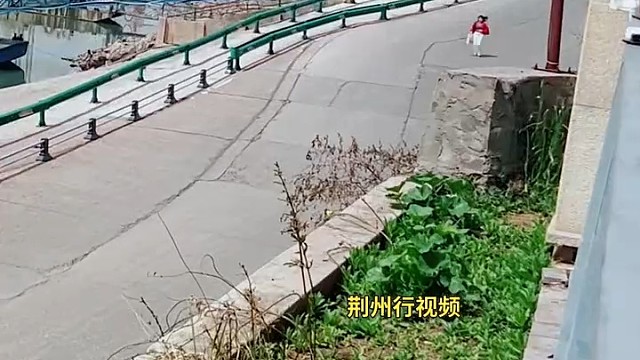 船长：哼，要不是女的，懒得等