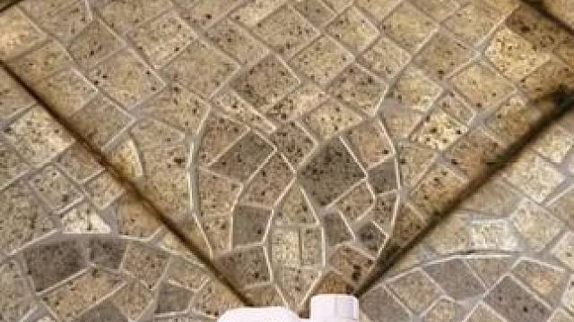 瓷砖强力清洁剂，解决反碱，发黑，发黄，铁锈等问题，用来洗马桶也是一绝，清洁阿姨的好帮手！