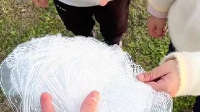 春天来了，带孩子出去多走走多看看，收集春天的美，自己动手DIY漂亮的书签吧#亲子手工 #手工diy