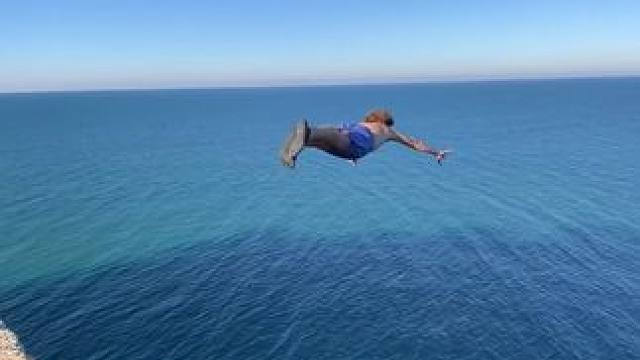 太爱这样的感觉了，享受风和自由#老外真会玩 #极限运动 #高难度动作 #玩的就是心跳 #户外