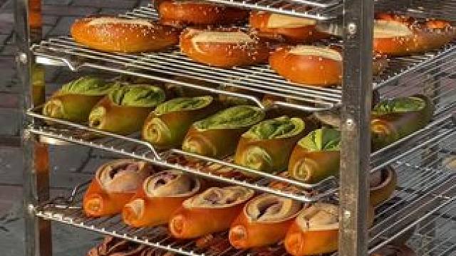 面包班今天出品了碱水面包和贝果！太多口味了！吃不完根本吃不完！#面包培训 #网红面包 #贝果 #面包