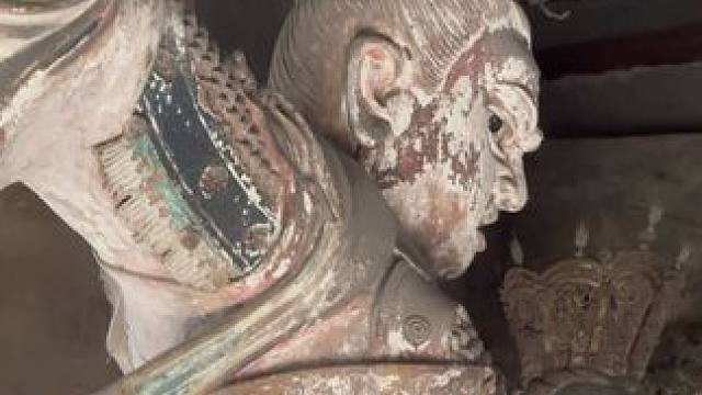 双林寺的泥塑巧夺天工，闻名天下。然而这极具灵韵四大天王泥塑，仅是几百座彩塑中的一小块。可惜的是，这座